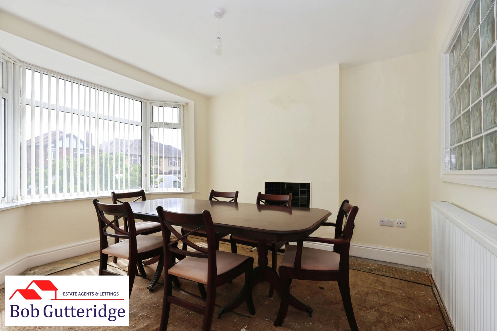 BAY FRONTED DINING ROOM